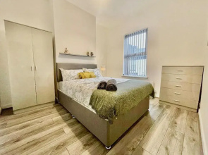 2 Bedroom House in Liverpool With Free Parking
