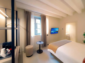 Bergamo Inn 21