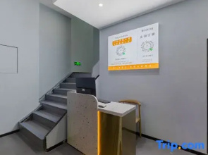 Yizhihua Smart Hotel (Wanyu Pedestrian Street)