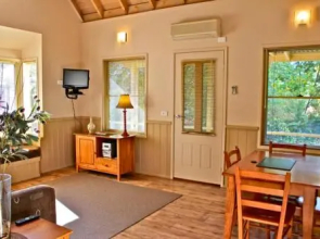 Autumn Leaf Cottage 1