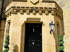 Lodge - Sleeps 18, pet Friendly & Free Parking