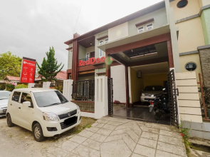 RedDoorz Syariah near Jam Gadang Bukittinggi 2