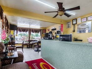 Econo Lodge Winfield