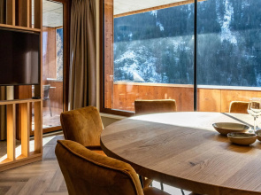 Luxury apartment with sauna, Zamang lift at 600 m.