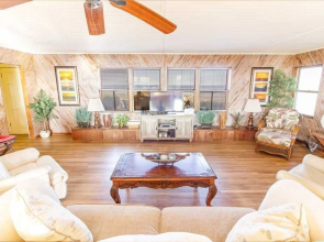 Hunter's Haven, 2 Bedrooms, Sleeps 6, Ocean Front, Pet Friendly