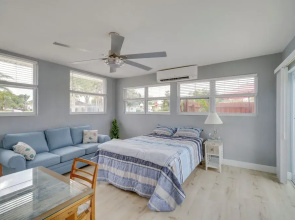 5 Mi to Beaches: Melbourne Duplex w/ Pool!