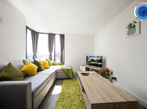 50 PERCENT OFF FOR MONTHLY AND WEEKLY STAYS, PERFECT FOR LONG STAYS FOR FAMILIES , BUSINESS, LEISURE & RELOCATIONS - 2 Bedroom at Premium Executive Serviced Apartment Birmingham - Free WiFi, Free Parking- Sheraton View
