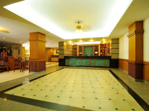 Rambuttri Village Inn & Plaza