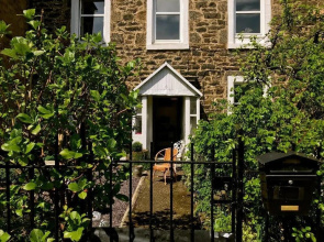 Unique and Private Georgian Farm House In The City