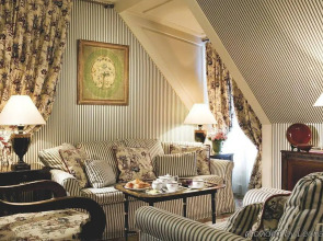 Le Dokhan’s Paris Arc de Triomphe, a Tribute Portfolio Hotel