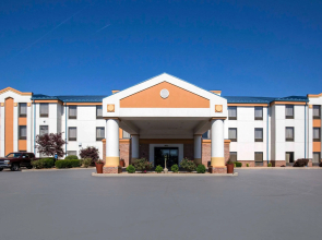 Quality Inn and Suites Arnold - St Louis