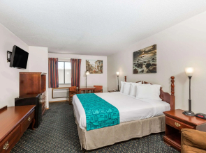 Howard Johnson by Wyndham Wichita Airport