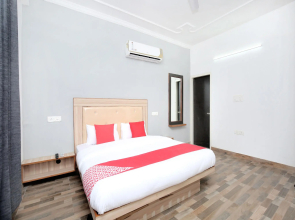 OYO 15143 Hotel Redstone