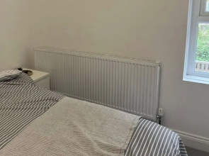 Llangollen 4-bed, Sleeps 8 With Garden & Parking
