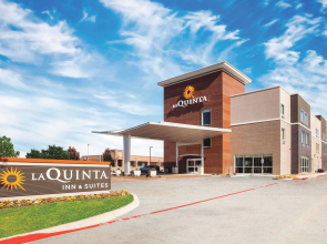 La Quinta Inn & Suites by Wyndham Dallas Northeast-Arboretum
