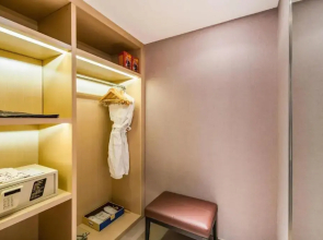 Beijing Ruyi Business Hotel