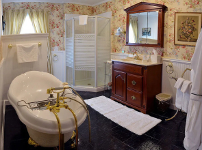 Seasons on Main Bed and Breakfast