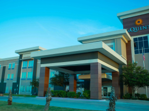 La Quinta Inn & Suites by Wyndham Karnes City - Kenedy