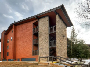 Mountainside Condominiums by CRMR