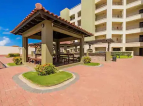 Ground Floor 1BR Condo w Pool Resort Amenities
