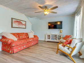 Creekfront Dauphin Island Cottage: Walk to Gulf!