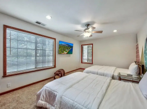 1760t Thunderbird Cabin 3 Bedroom Home