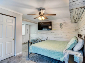 Beautiful Clearwater Getaway < 6 Mi to Beach!