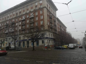Fantastic 2 Bedroom Apartment - Top Center