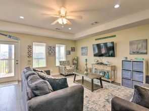 Private Beach Access: Coastal Freeport Home!