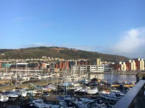 Swansea, Marina View Apartment