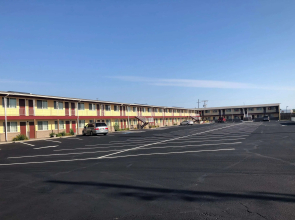 Super 8 by Wyndham Ontario