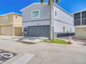 Beach Access & Resort Amenities: Jensen Beach Home
