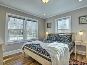 Renovated Carrboro House With Deck & Fire Pit!