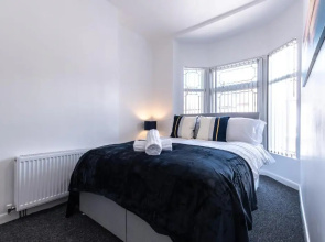 Tanzanite - 5 Bedroom House / Sleeps 10