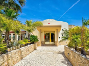 7 Boa Nova Immaculately Presented TWO Storey TOW