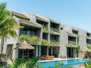 Gold Riverside Apartment & Villa
