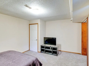 Pet-friendly Urbandale Home ~ 8 Mi to Des Moines!