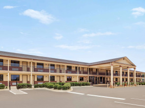 Days Inn by Wyndham Paris