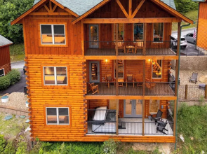 All Fun & Games by Avantstay Indoor Pool, Game Room, Theater, Mountain Views Near Pigeon Forge & Dollywood