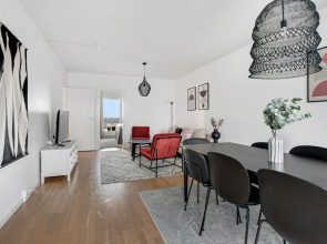 Sanders Arena - Cute 3-bdr Apt Close to Metro
