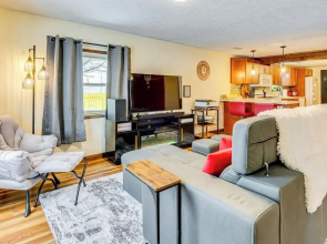 1 Mi to IU: Hoosier Home w/ Fire Pit & Fenced Yard