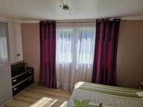 Maisonnette avec la terrasse
