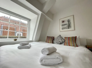 Bright 1 Double bed Apartment Near Cabot Circus