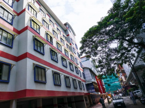 OYO 9932 Hotel Half Moon Residency