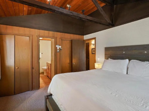 7 Grizzly-AC-Hot Tub-2BR/2BA