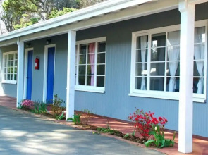 Tillicum Beach Motel (Deane's Oceanfront Lodge)