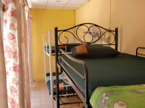 Supreeya Guesthouse - Hostel