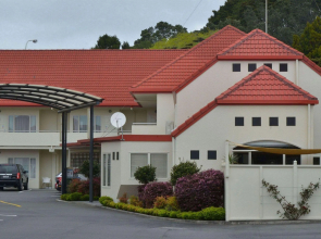 Brougham Heights Motel