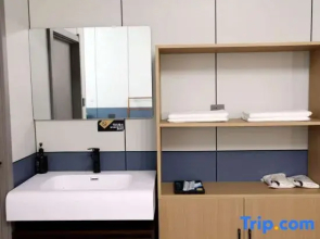 Half Mountain Snow - Xue Gu Xin He Inn (China Xue Gu Scenic Area Store)