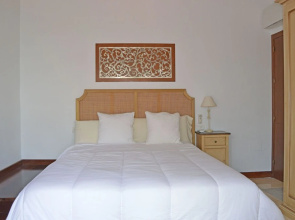 Beachfront villa protected private pool 4 bedrooms Marbella